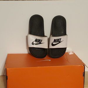 Boy's White Nike Victori One Slides. SIze 2Y.